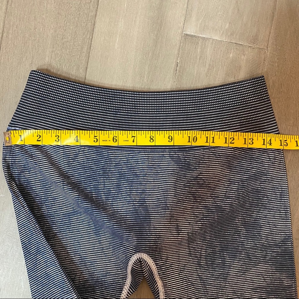 Lululemon Ebb To Train Tight Wash - Picture 10 of 16